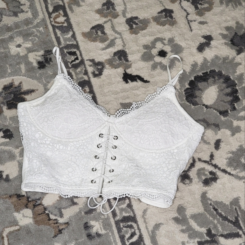 Lace spaghetti strap crop top padded